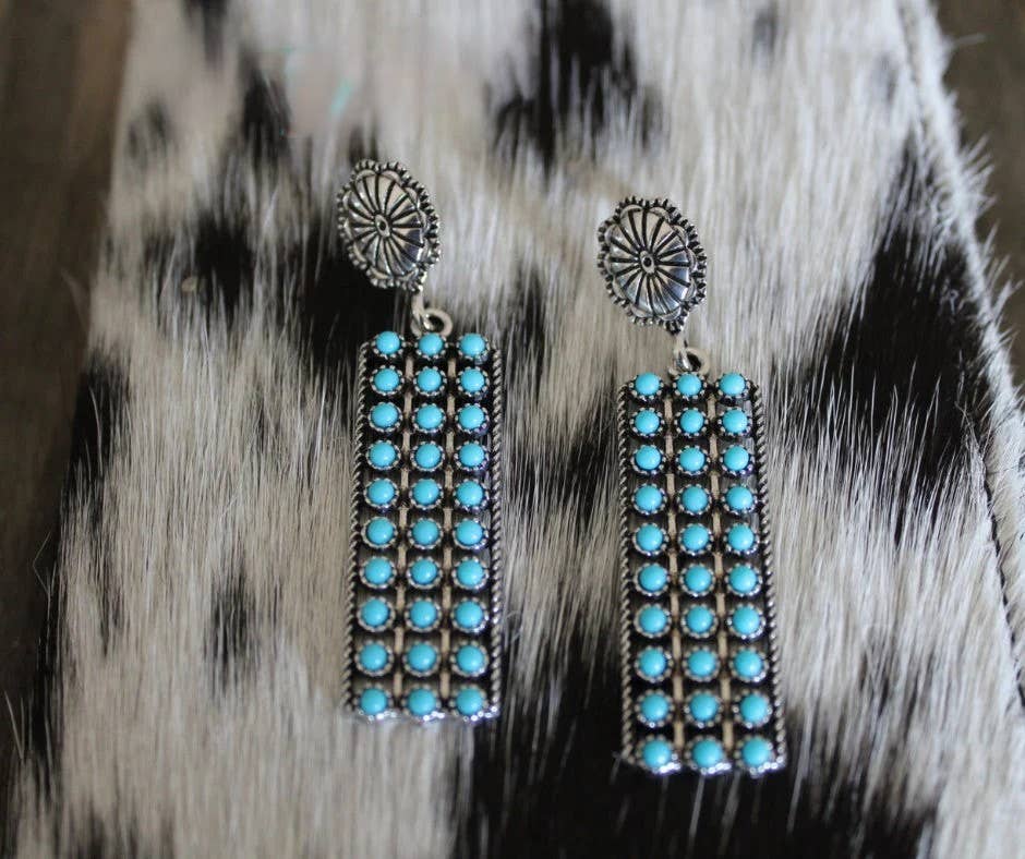 Tredy Lightweight Turquoise and Silver Earrings
